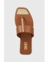 DKNY Кожени джапанки DEJA в кафяво с равна подметка K4259021 - Pepit.bg