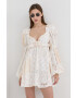 For Love & Lemons Рокля от розови листенца в кремаво къс модел разкроен модел - Pepit.bg
