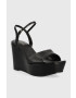 Guess Кожени сандали ZIONE2 в черно със скосена платформа - Pepit.bg