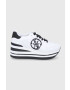 Guess Обувки в бяло със скосена платформа - Pepit.bg