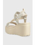 Guess Сандали OCILIA2 в бежово със скосена платформа - Pepit.bg