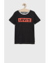 Levi's Детска памучна тениска в черно с принт - Pepit.bg