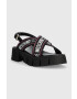 Love Moschino Сандали в черно с платформа JA16186G0GIX200A - Pepit.bg
