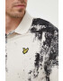 Lyle & Scott Памучна тениска с яка в бежово с десен - Pepit.bg