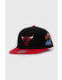 Mitchell&Ness Шапка с козирка Chicago Bulls в черно с апликация - Pepit.bg