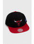 Mitchell&Ness Шапка с козирка Chicago Bulls в черно с апликация - Pepit.bg