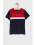 Tommy Hilfiger Детска памучна тениска в тъмносиньо с принт - Pepit.bg