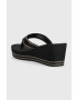 Tommy Hilfiger Джапанки TOMMY WEBBING H WEDGE SANDAL в черно със скосена платформа - Pepit.bg