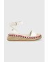 Tommy Hilfiger Кожени сандали LOW WEDGE SANDAL в бяло с платформа - Pepit.bg