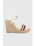 Tommy Hilfiger Сандали CORPORATE WEDGE в бежово със скосена платформа FW0FW07086 - Pepit.bg