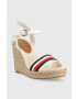 Tommy Hilfiger Сандали CORPORATE WEDGE в бежово със скосена платформа FW0FW07086 - Pepit.bg