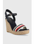 Tommy Hilfiger Сандали CORPORATE WEDGE в тъмносиньо със скосена платформа FW0FW07086 - Pepit.bg