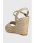 Tommy Hilfiger Сандали ESSENTIAL BASIC WEDGE SANDAL в бежово със скосена платформа FW0FW07220 - Pepit.bg