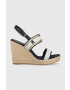 Tommy Hilfiger Сандали GOLDEN WEBBING WEDGE в тъмносиньо със скосена платформа FW0FW07089 - Pepit.bg