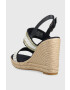Tommy Hilfiger Сандали GOLDEN WEBBING WEDGE в тъмносиньо със скосена платформа FW0FW07089 - Pepit.bg