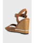 Tommy Hilfiger Сандали HARDWARE WEDGE SANDAL в кафяво със скосена платформа FW0FW07074 - Pepit.bg