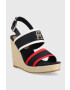 Tommy Hilfiger Сандали RWB FEMININE WEDGE в тъмносиньо със скосена платформа - Pepit.bg