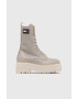 Tommy Jeans Кожени кубинки Flatform Padded Boot в бежово с равна подметка - Pepit.bg