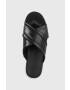 Ugg Кожени чехли Zayne Crossband дамски в черно с платформа - Pepit.bg