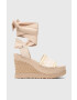 Ugg Сандали Abbot Ankle Wrap в бежово със скосена платформа - Pepit.bg