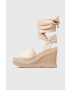 Ugg Сандали Abbot Ankle Wrap в бежово със скосена платформа - Pepit.bg