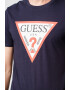 GUESS JEANS Вталена тениска с триъгълно лого - Pepit.bg