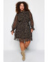 Trendyol Къса рокля Plus Size - Pepit.bg