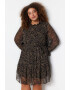 Trendyol Къса рокля Plus Size - Pepit.bg