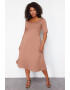 Trendyol Разкроена миди рокля Plus Size - Pepit.bg