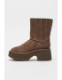 UGG Велурени ботуши до прасеца Classic Twin - Pepit.bg