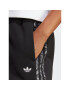 adidas Долнище анцуг Abstract Animal Print Joggers IJ8180 Черен Regular Fit - Pepit.bg