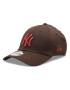 New Era Шапка с козирка New York Yankees League Essential 39Thirty 60284930 Кафяв - Pepit.bg