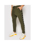 Reebok Долнище анцуг Essentials Tape GQ4216 Зелен Regular Fit - Pepit.bg