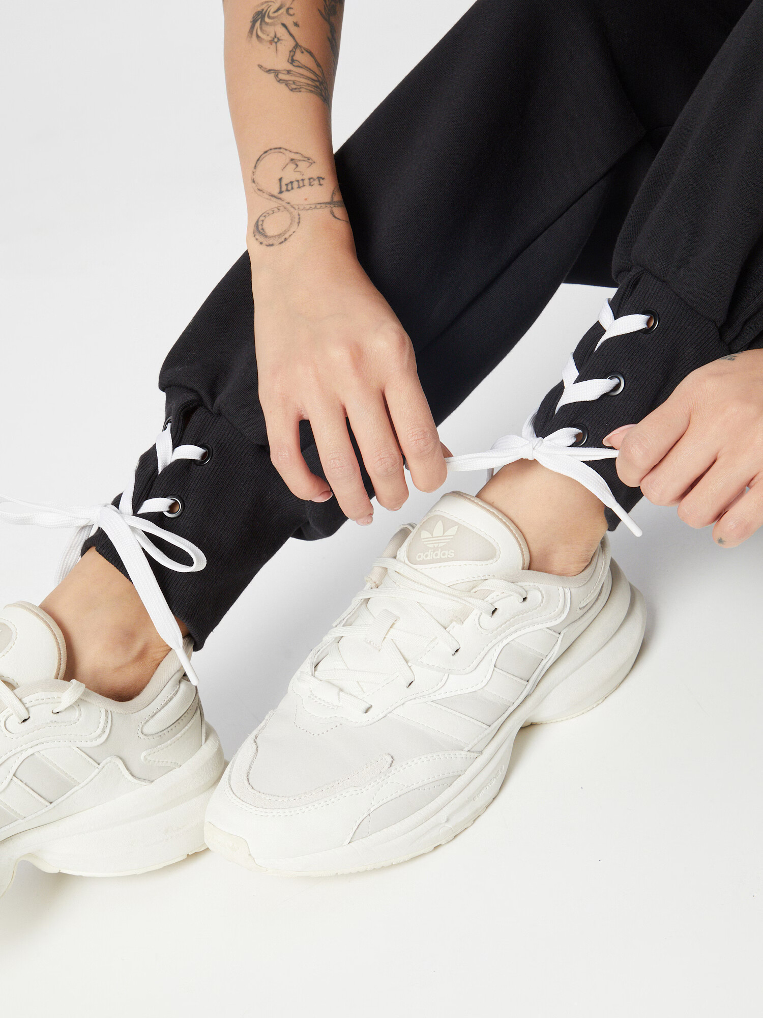 ADIDAS ORIGINALS Панталон 'Always Original Laced Cuff' черно / бяло - Pepit.bg