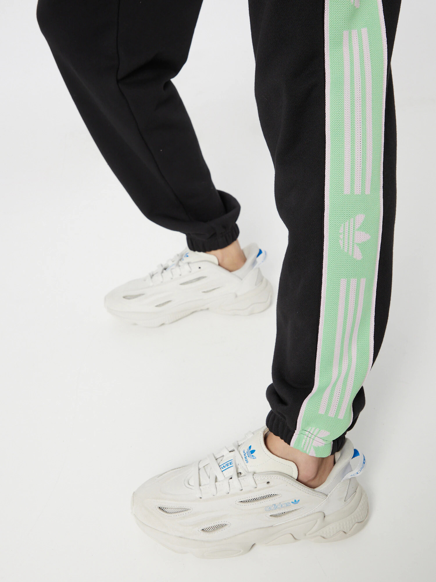 ADIDAS ORIGINALS Панталон 'Cuffed Tape' мента / черно / бяло - Pepit.bg