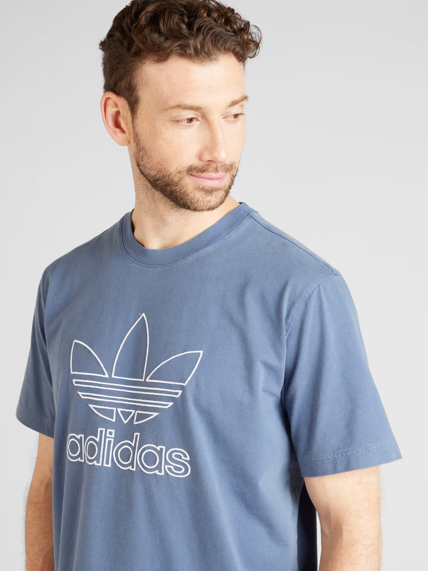 ADIDAS ORIGINALS Тениска 'Adicolor Outline Trefoil' опушено синьо / бяло - Pepit.bg