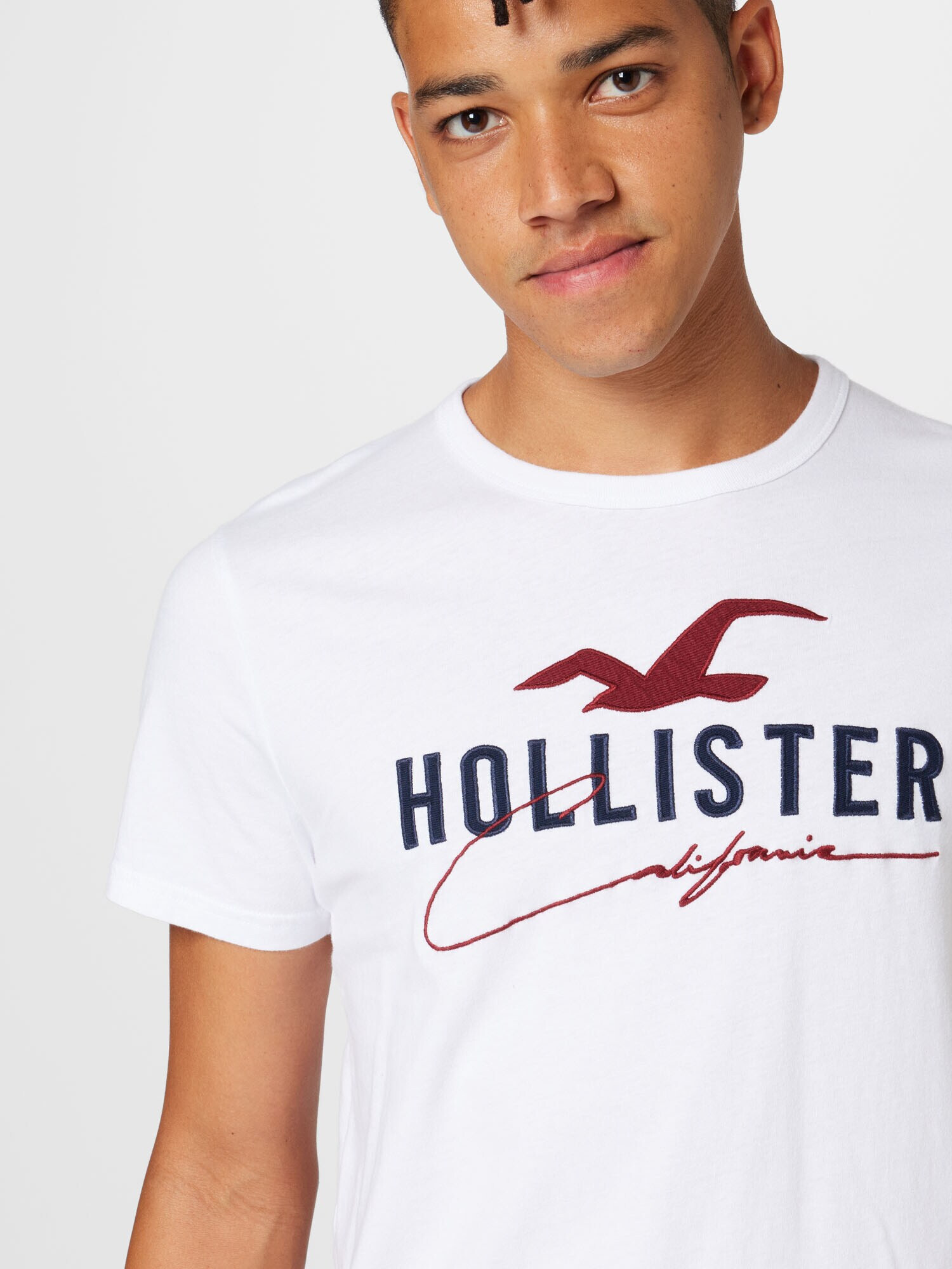 HOLLISTER Тениска черешово червено / черно / бяло - Pepit.bg