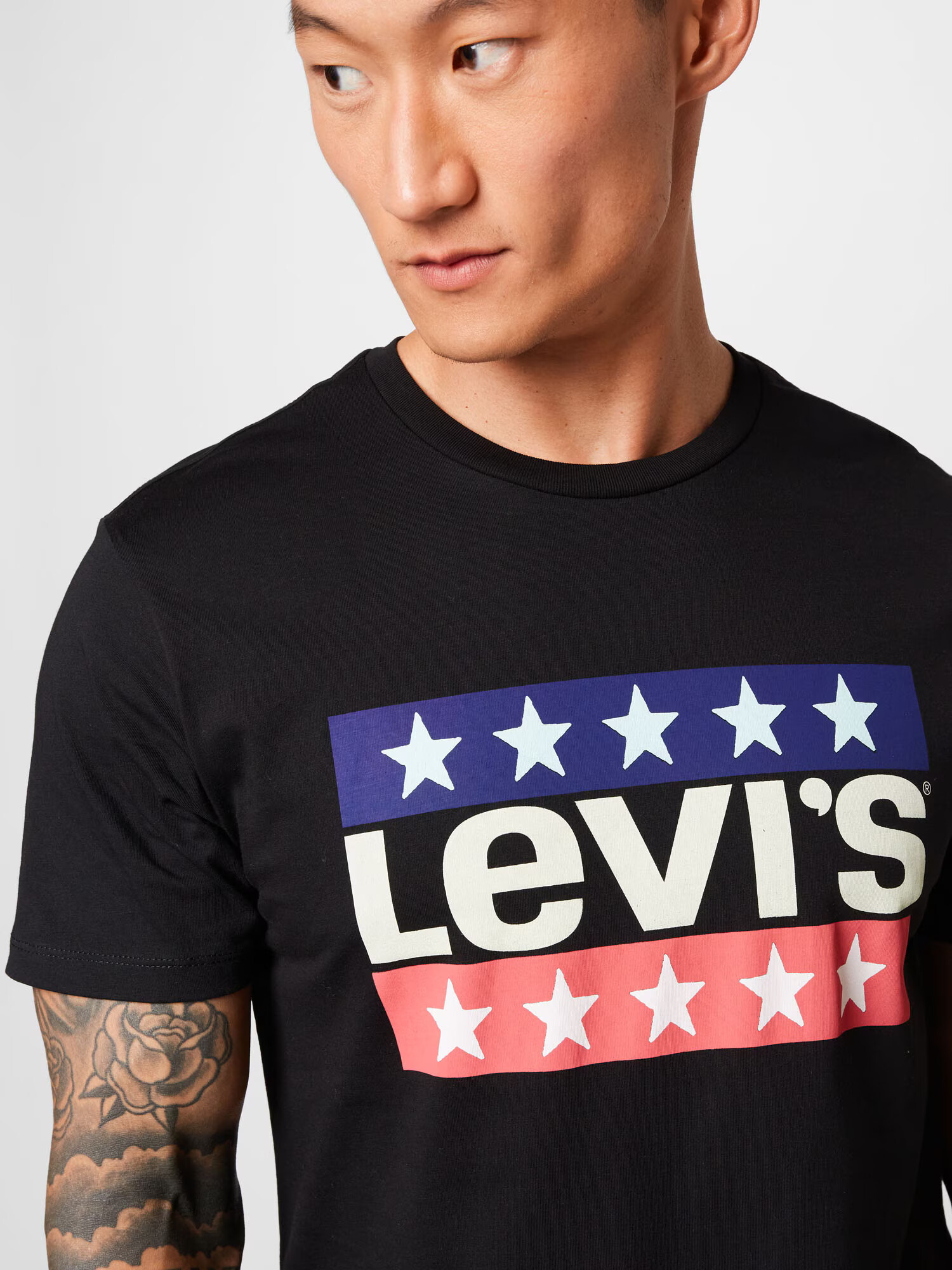 LEVI'S Тениска 'LSE_GRAPHIC CREWNECK TE BLACKS' нейви синьо / сьомга / черно / бяло - Pepit.bg