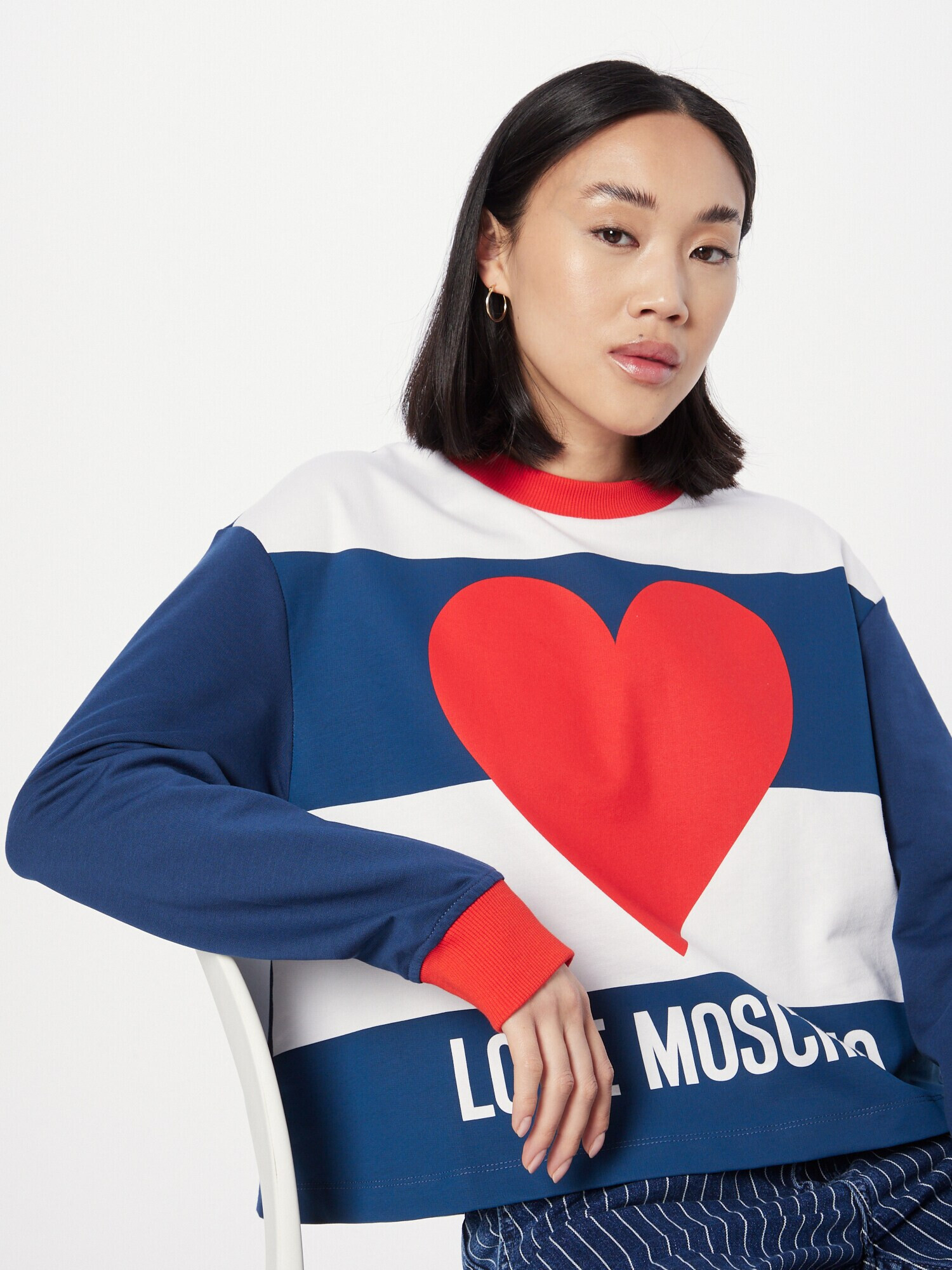 Love Moschino Суичър нейви синьо / алено / бяло - Pepit.bg