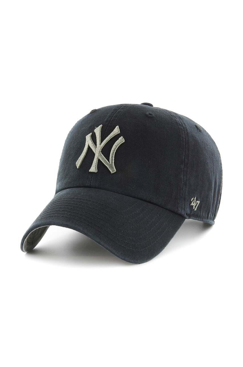 47brand Памучна шапка с козирка MLB New York Yankees в черно с апликация - Pepit.bg