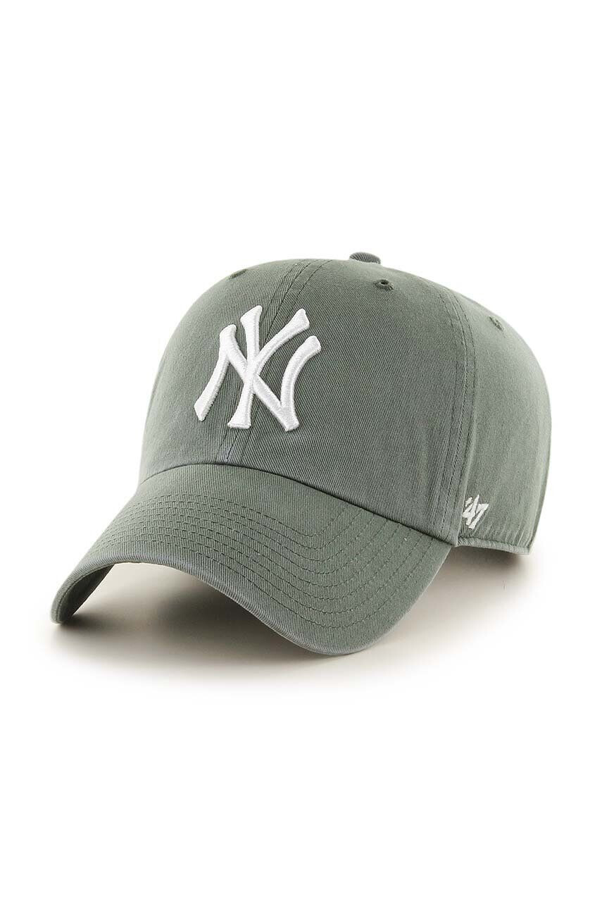 47brand Памучна шапка с козирка MLB New York Yankees в зелено с апликация - Pepit.bg