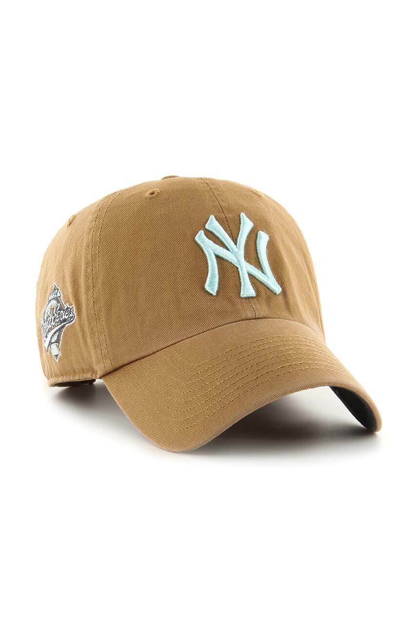 47brand Памучна шапка с козирка MLB New York Yankees в бежово с апликация - Pepit.bg