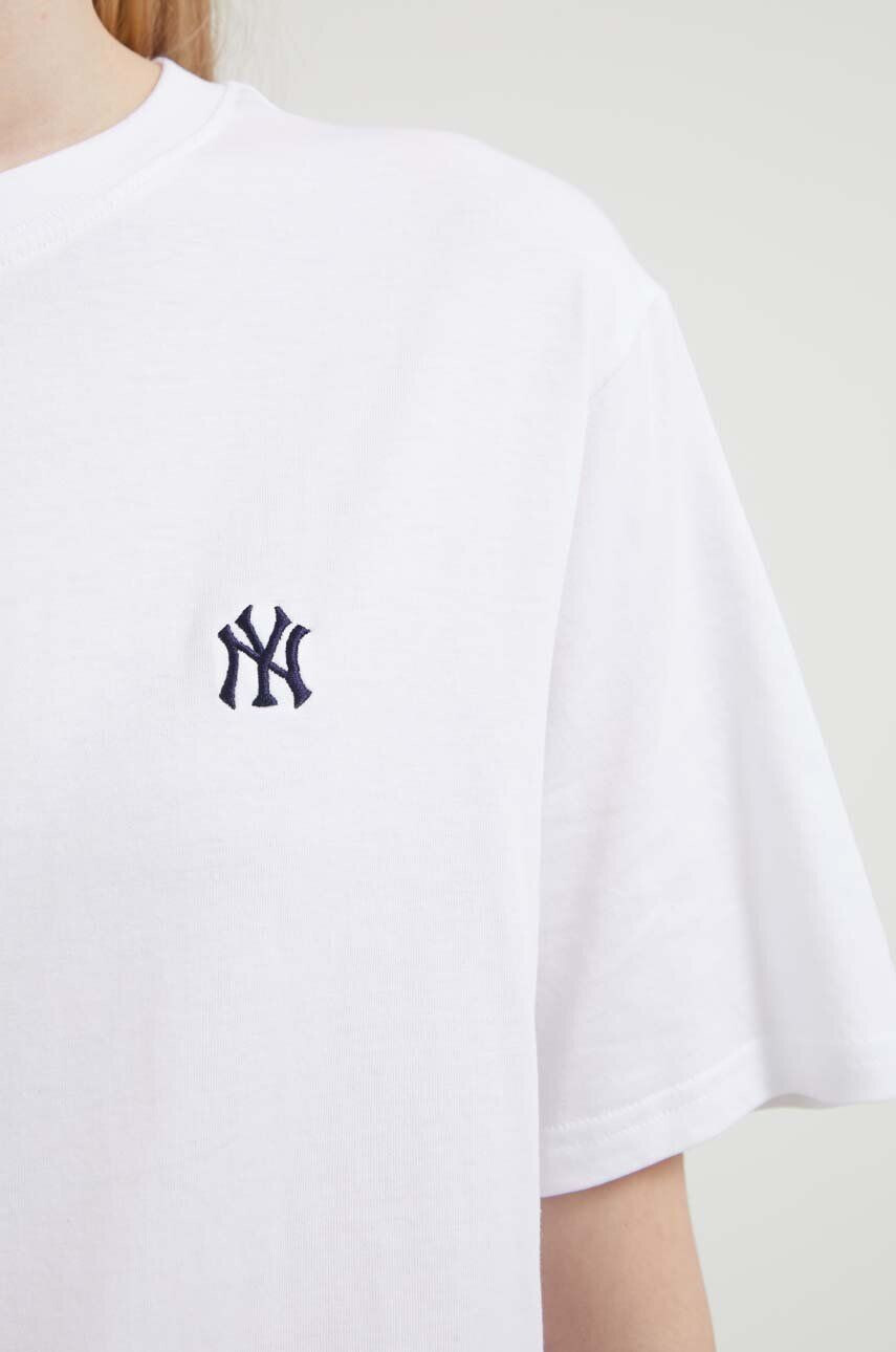 47brand Памучна тениска MLB New York Yankees в бяло с апликация - Pepit.bg