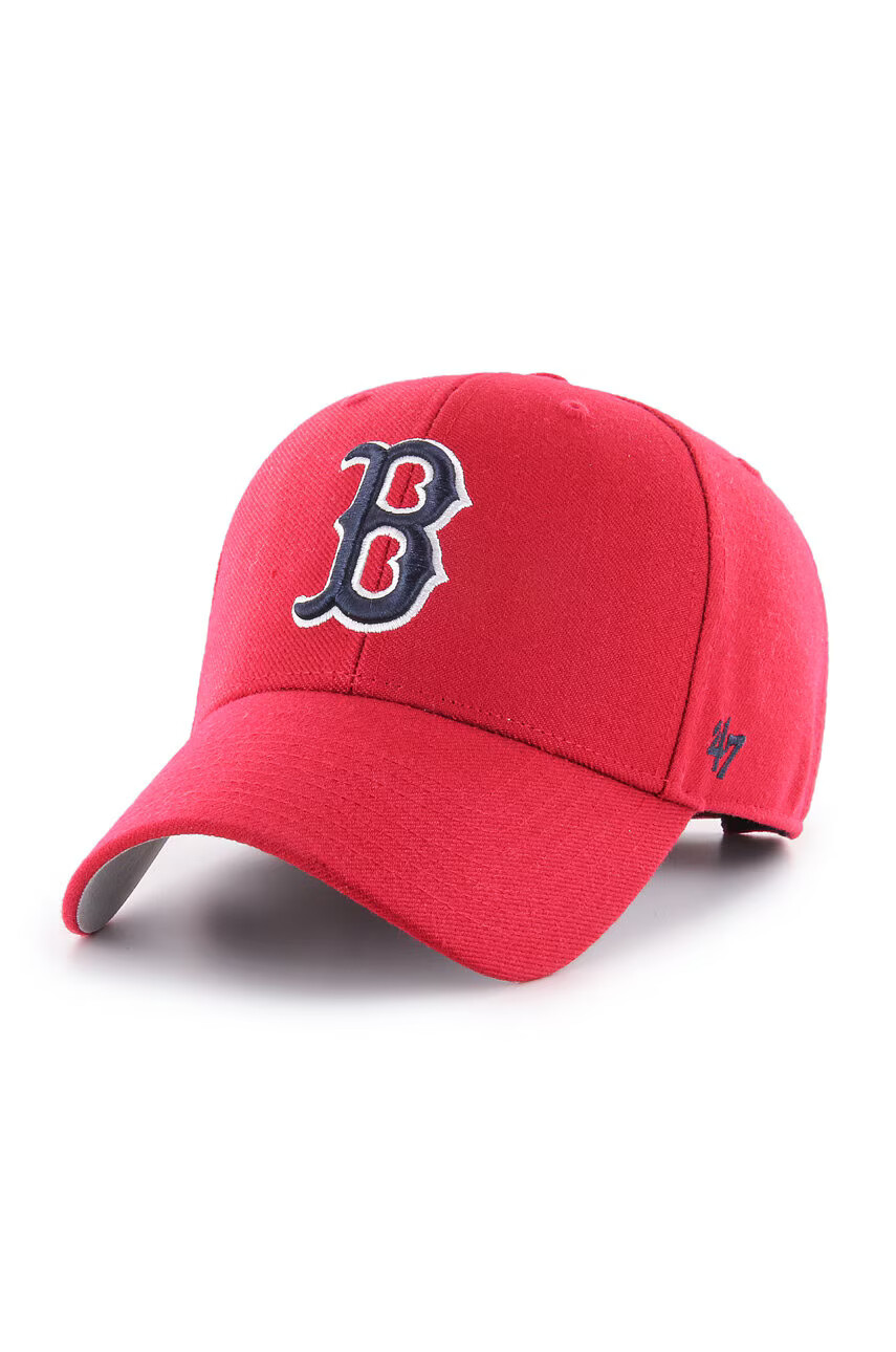 47brand Шапка MLB Boston Red Socks в червено с апликация - Pepit.bg