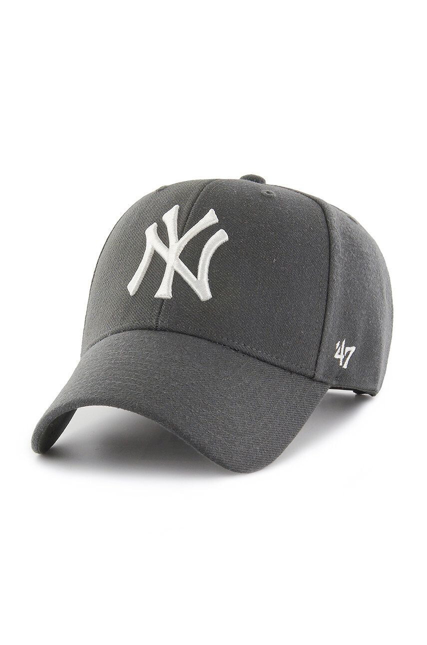 47brand Шапка MLB New York Yankees в сиво с апликация - Pepit.bg