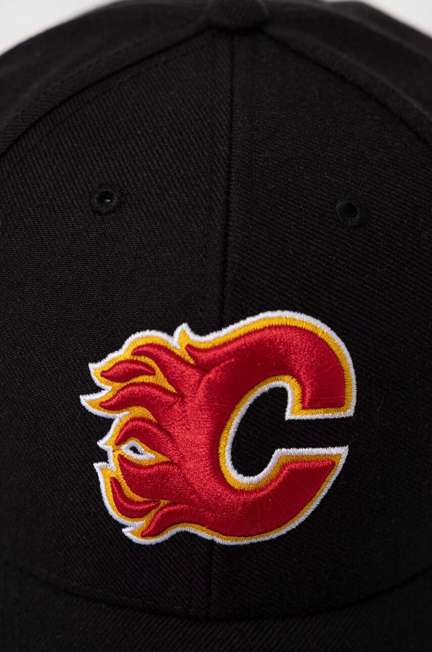 47brand Шапка NHL Calgary Flames в черно с апликация - Pepit.bg