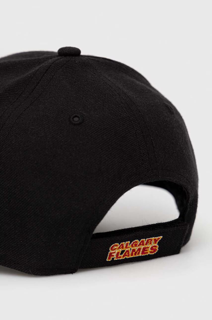 47brand Шапка NHL Calgary Flames в черно с апликация - Pepit.bg