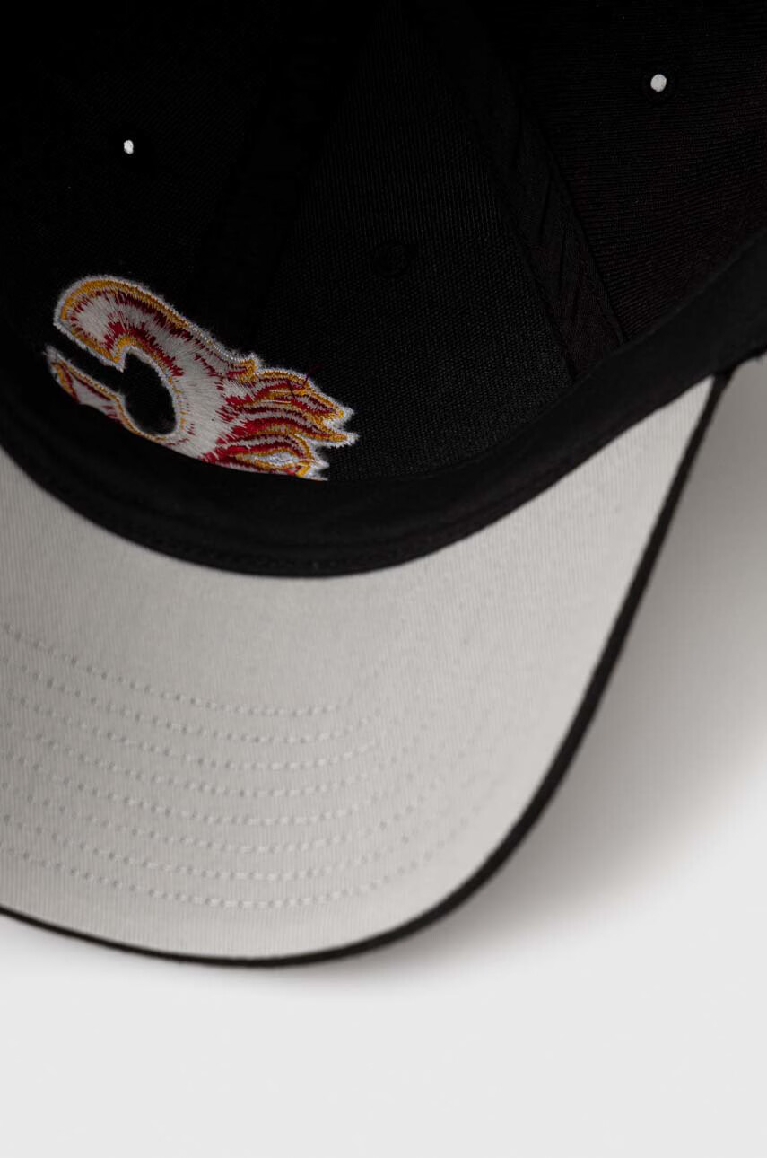 47brand Шапка NHL Calgary Flames в черно с апликация - Pepit.bg