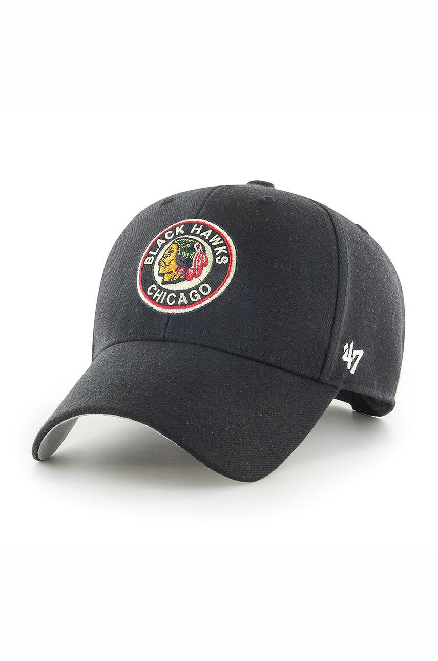 47brand Шапка Chicago Blackhawks в черно с апликация - Pepit.bg