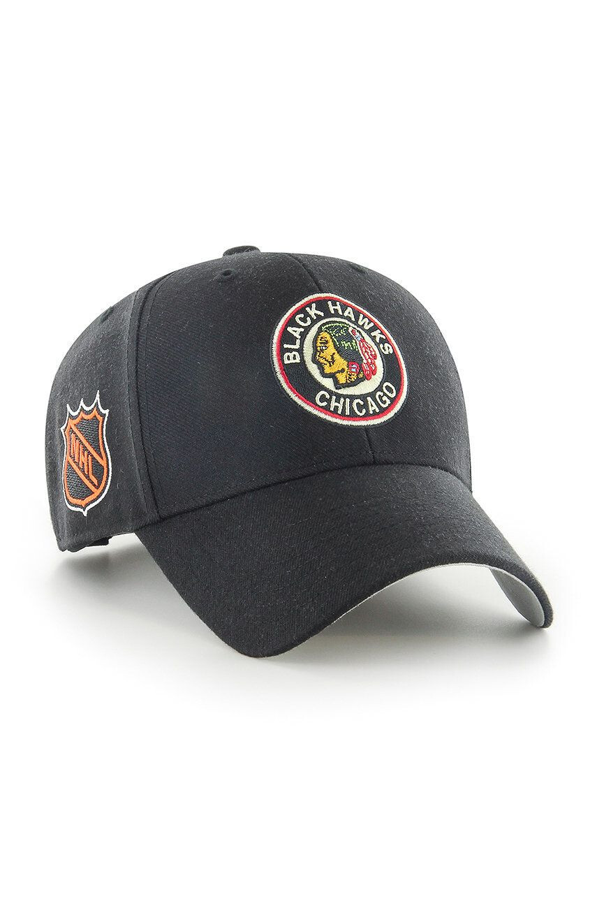 47brand Шапка Chicago Blackhawks в черно с апликация - Pepit.bg